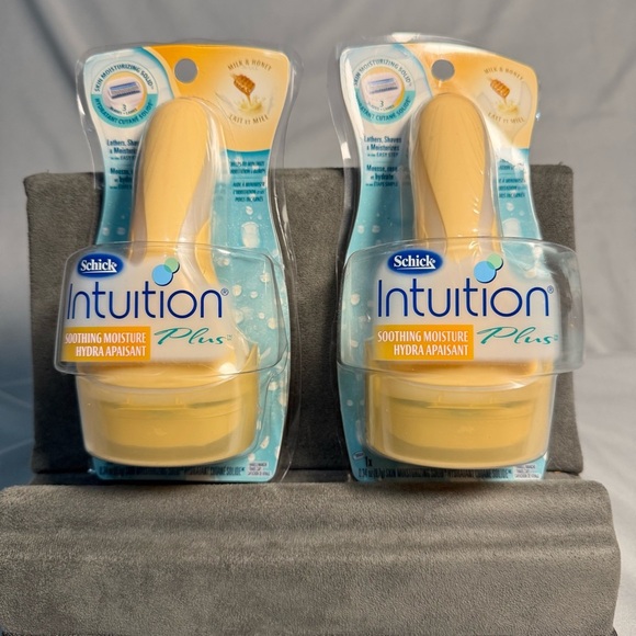 Schick Intuition Plus Razor – Milk & Honey Soothing Moisture | 2 Razors Sealed - Picture 1 of 12